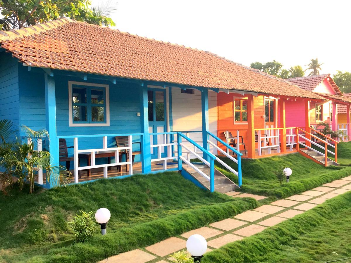 Morjim Queen Beach Resort Exterior foto